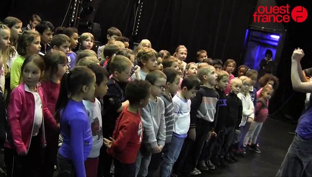 Olifan et écoliers en répétition au Normandy à Saint-Lô