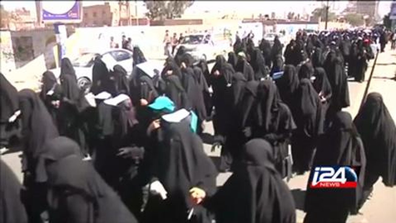Thousands protest in Yemen