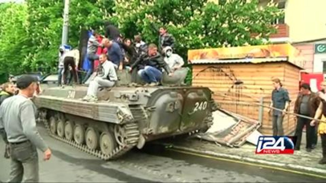 Ukraine: Clashes erupt in Mariupol