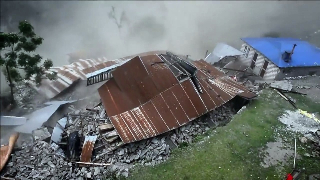 Népal: l'aide commence à atteindre les villages reculés