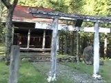 Small Shinto shrine in the mountains of Japan 日本の山の中の小さな神社 - Abandoned Japan 日本の廃墟