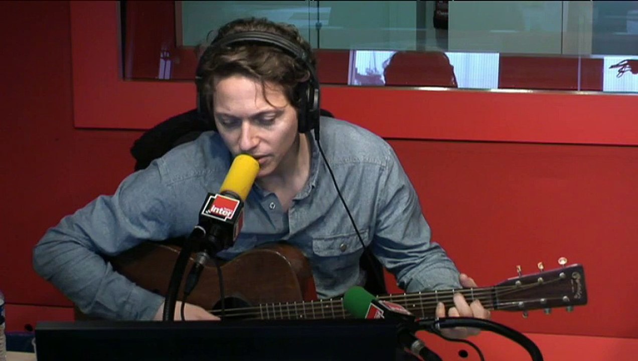 Raphaël chante Grease dans Boomerang