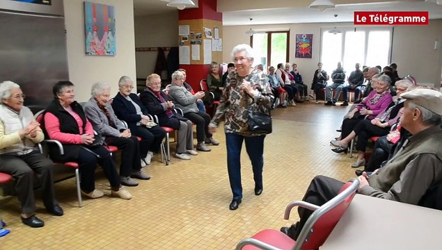Carhaix. Défilé de mode au foyer-logements !