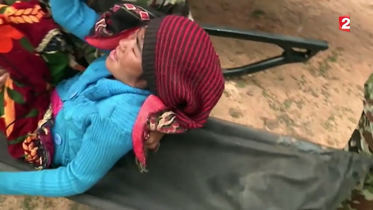 Népal : les secours tentent de rejoindre des zones retirées