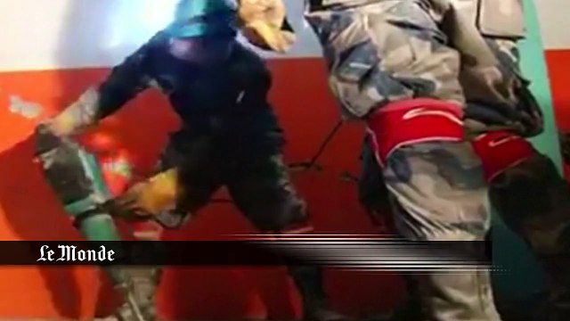 Népal : quatre jours après, des rescapés du séisme retrouvés dans les décombres