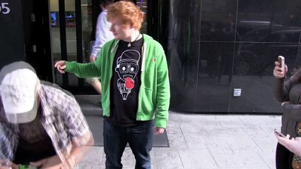 Ed Sheeran pide consejo profesional a Elton John