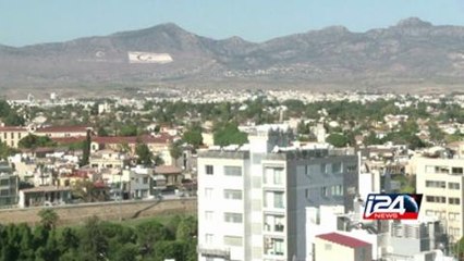 القبارصة الأتراك يصوتون أملا منهم في الانفتاح على العالم