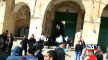 مستوطنين يقتحمون باحات الأقصى والسلطات تغلق الحرم الإبراهيمي بالخليل