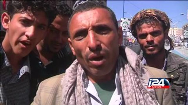 سكان العاصمة صنعاء يدينون الغارات الجوية التي تشنها السعودية ضد الحوثيين