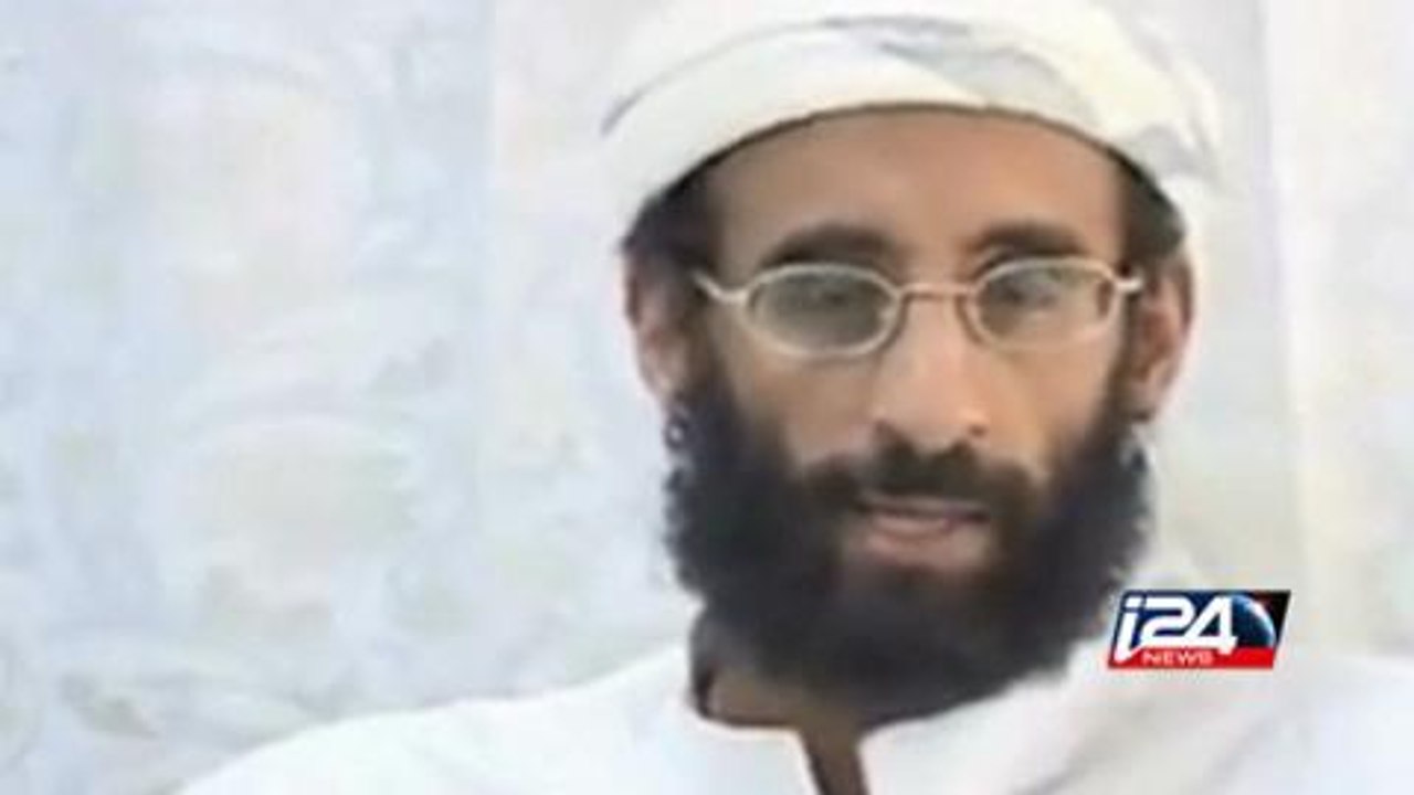 "شارلي إيبدو" تتحدى وترسم الرسول باكيًا؛ إدانات واسعة و"القاعدة" تتبنى اعتداءات باريس رسميًا