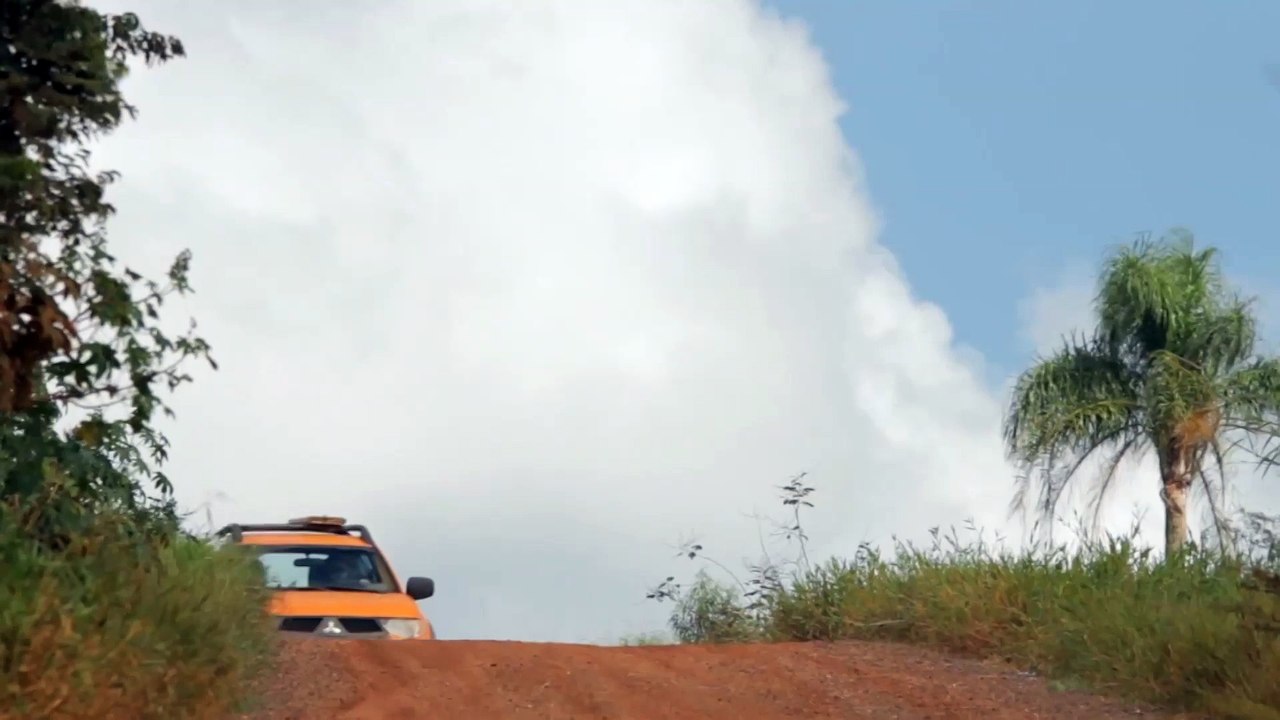 INTERIOR R$ 128.990 Mitsubishi L200 Triton Savana Off Edition 2015 4x4 MT5 aro 16 3.2 16v Turbo Diesel 180 cv 38 mkgf