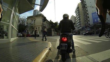 The walking zombies por Av. Cordoba - Ciudad de Buenos Aires - Los caminantes ( peatones ) cruza... (HD)