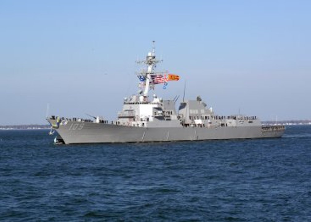 İran'dan Hürmüz Boğazı'nda Tehlikeli Hamle! ABD Bölgeye Gemi Gönderdi