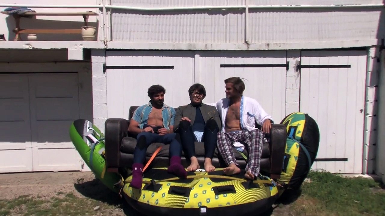 Surf sur canapé à Hossegor