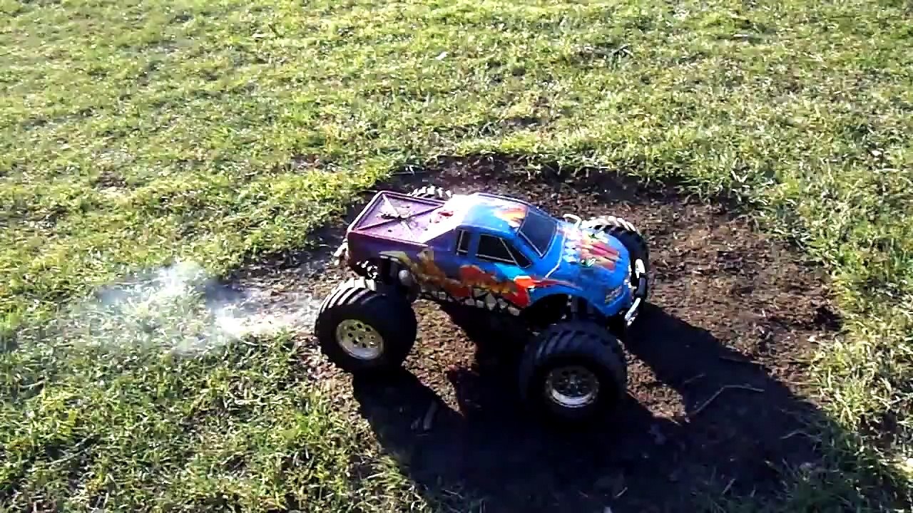 (HD) Fast RC Monster Truck Thunder Tiger MTA4 Nitro