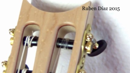 Advantages of the roller shaft / new generation machine head systems / Andalusian Guitars Spain