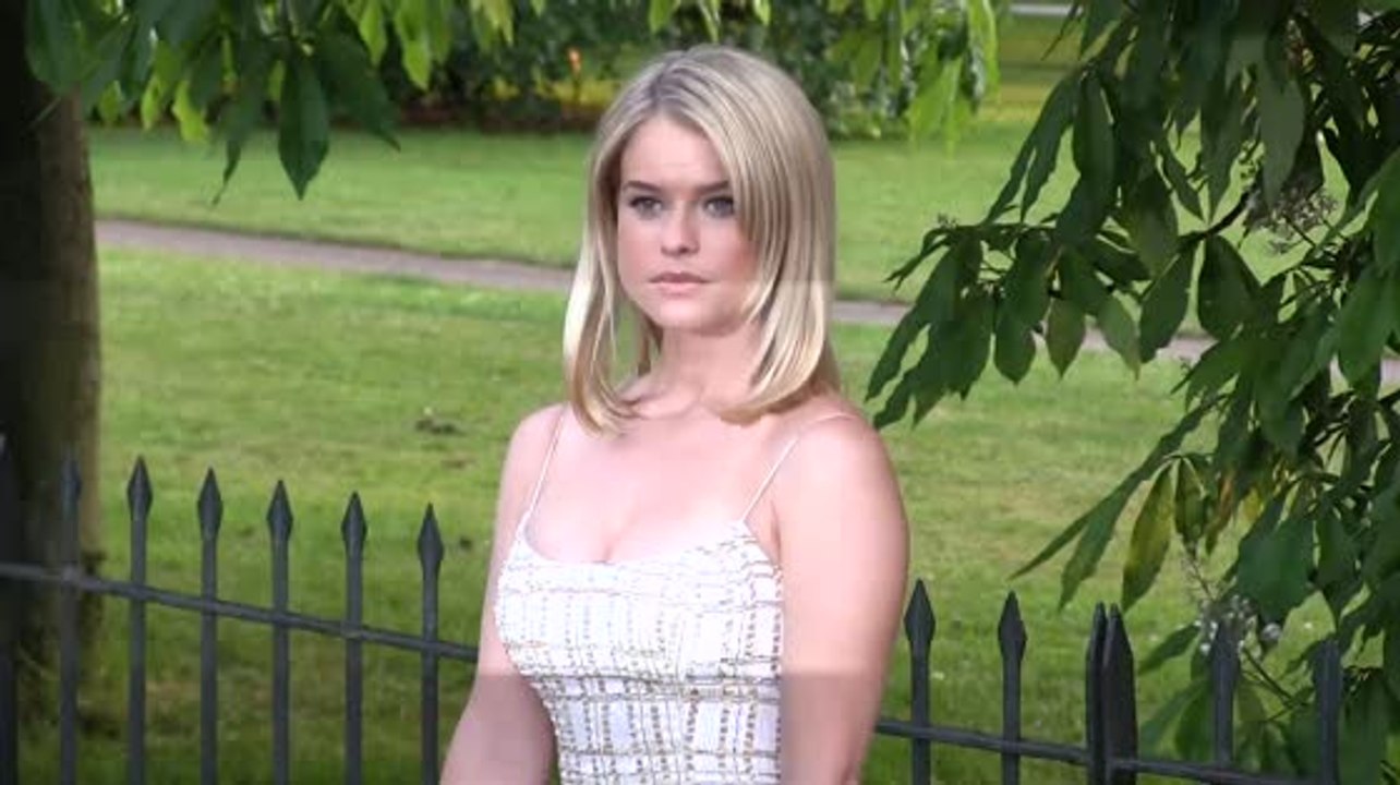 Alice Eve schreibt beleidigende Kommentare über Bruce Jenner