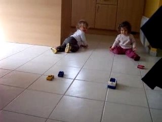 on joue aux voitures