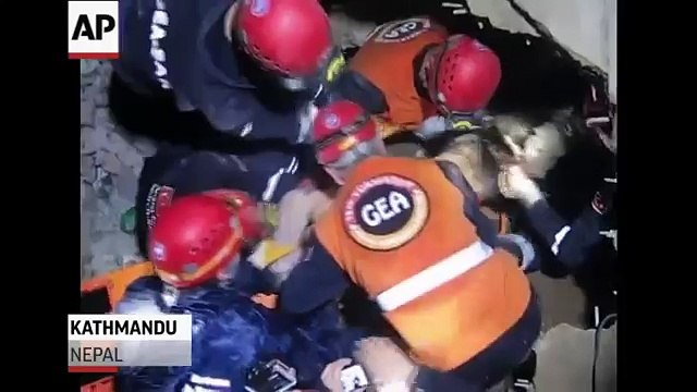 Nepal: hombre sobrevivió 62 horas bajo escombros
