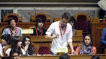 Aluno de Santo Tirso critica salario dos politicos portugueses em sessao do Parlamento dos Jovens