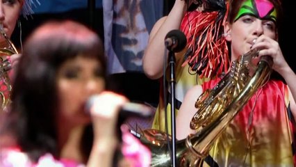 Björk - army of me (Live In Paris) HD