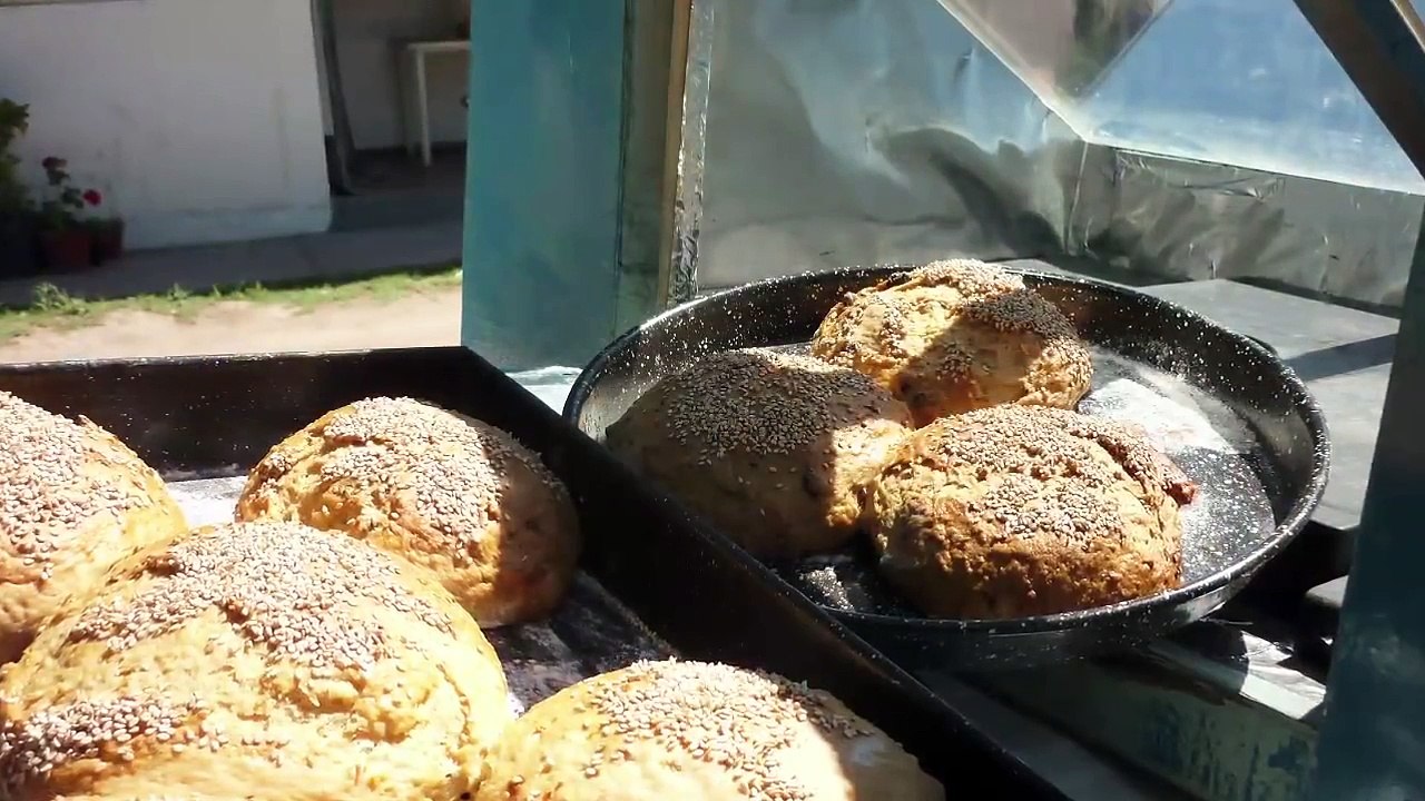 Como Construir un Horno Solar! // How to build a Solar Oven!