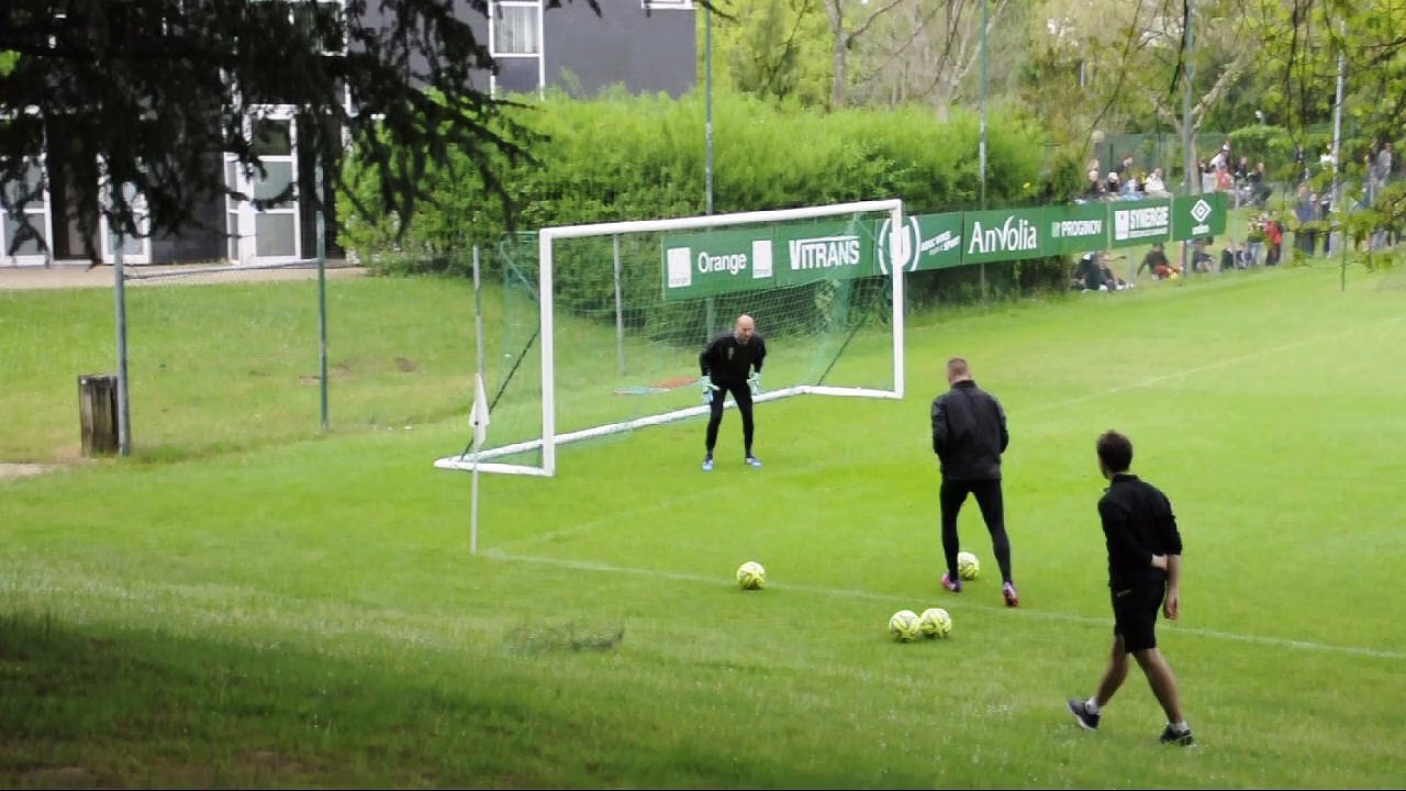 FC NANTES Spécifique Gardiens du 24-04-15 video 5 (Gardiens sur exercice avec joueurs)