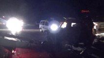 Manisa - Otomobille Kamyonet Çarpıştı: 4 Yaralı
