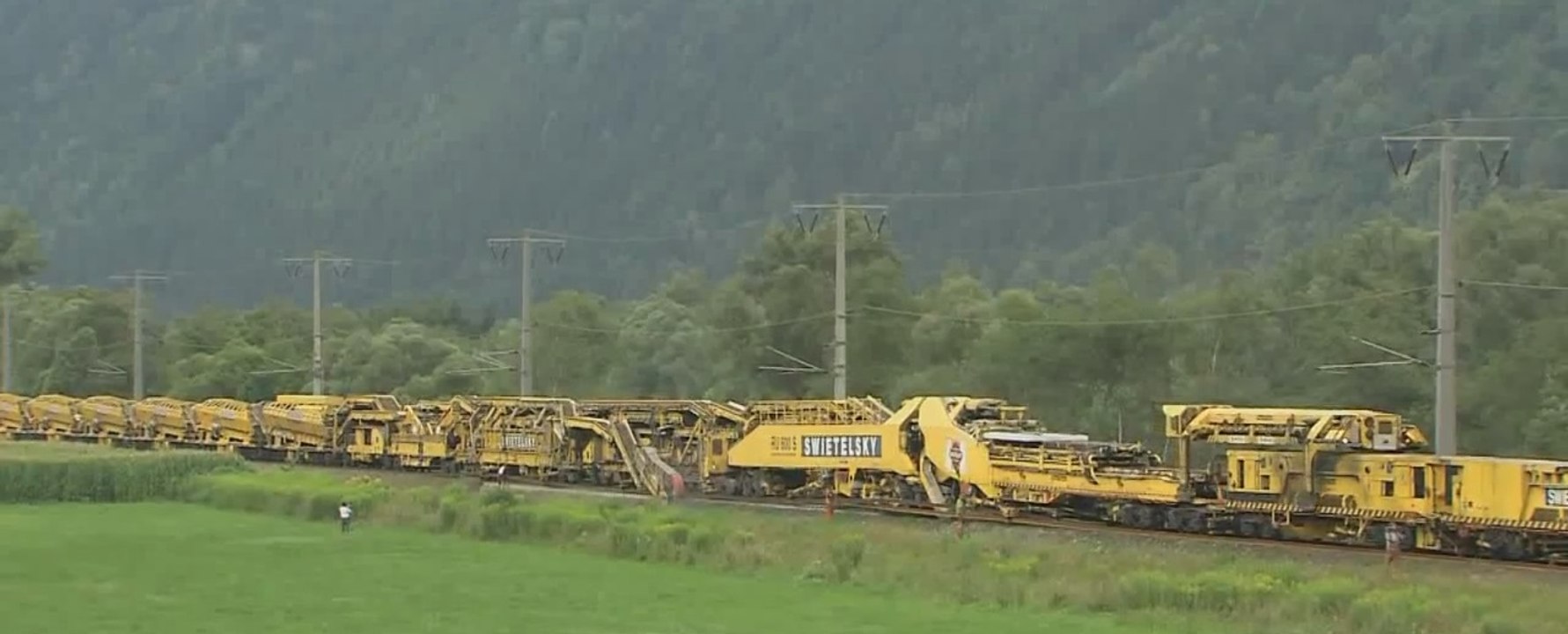 Машина для прокладывания железной дороги | Machine for laying railway |  Machine pour la pose de chemin de fer