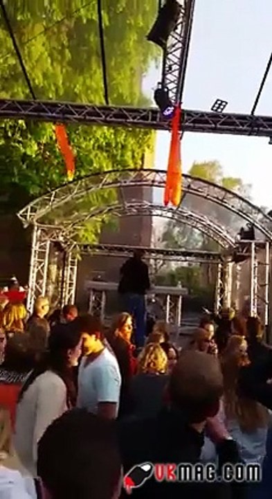 Il se Fait Défoncer par le Dj lors d'une Soirée