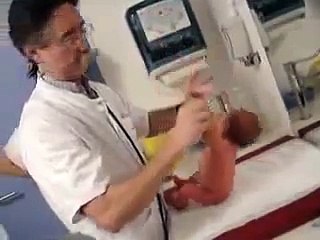 PSYCHO - Enfance - Examen du nouveau né par un pédiatre