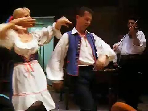 Slavic folk dance and music in Prague (1)