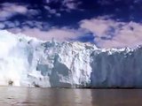 Caída de Iceberg causa tsunami y por poco mata turistas