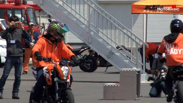 Ktm Duke 125 Stunt Extreme Riding on KTM 125 DUKE KTM