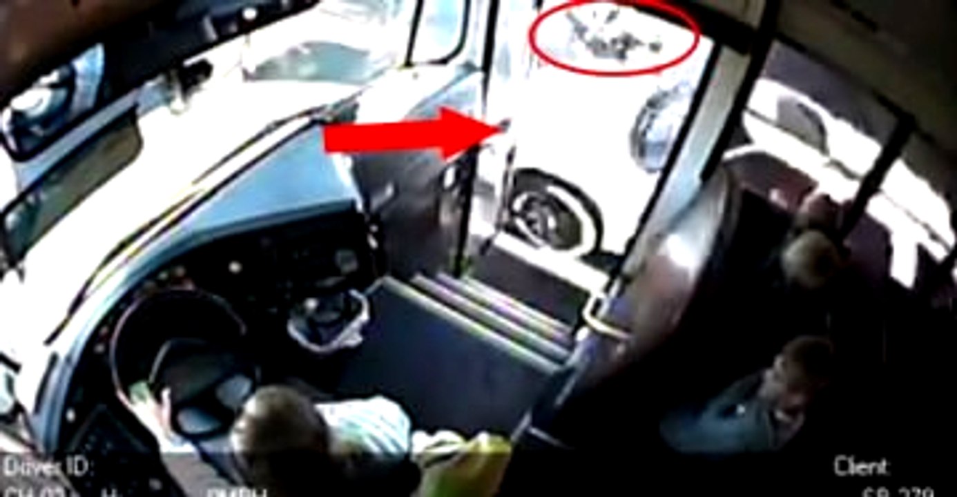 Driver Speeds Past Stopped School Bus, Nearly Hits 3 Kids