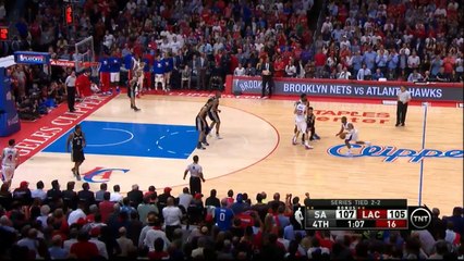 Le big block de Tim Duncan sur Blake Griffin !