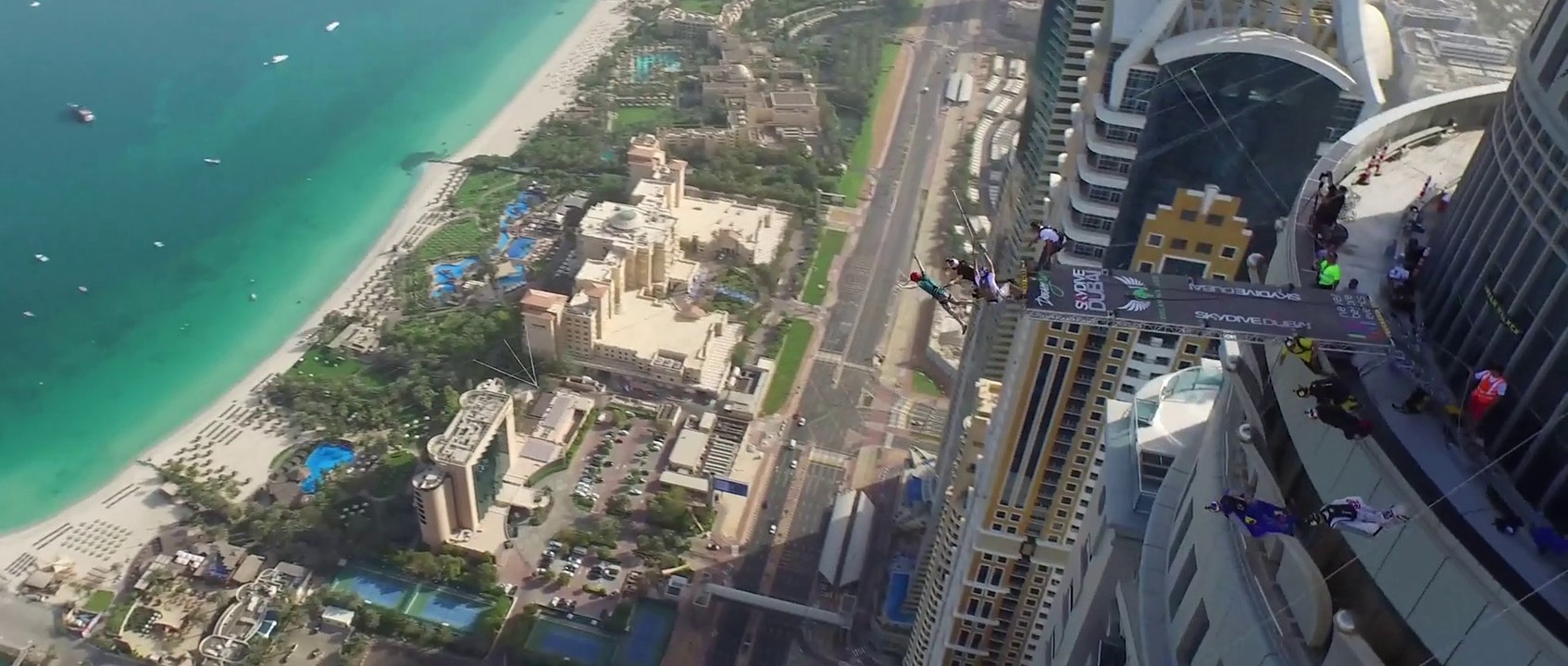 Base Jump du haut de la 2ème plus haute tour de Dubaï