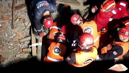 Nepal’de ölü sayısı 5 bini geçti