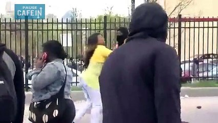 Cette mère donne une bonne correction à son fils émeutier