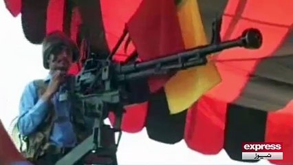 Pakistan Army showing traing to Students