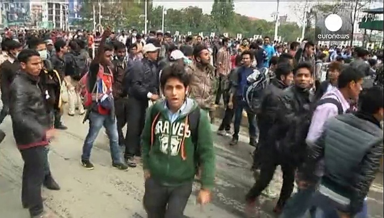 Erste Verteilungskämpfe unter den Überlebenden des Erdbebens in Nepal