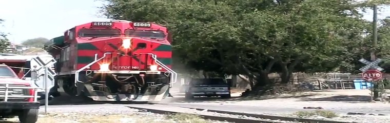 Tren vs autobuses. //// Train vs Bus Almost hits