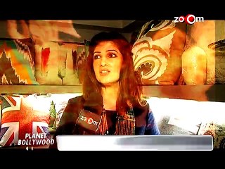 Twinkle Khanna vs Chetan Bhagat on Twitter - Bollywood News