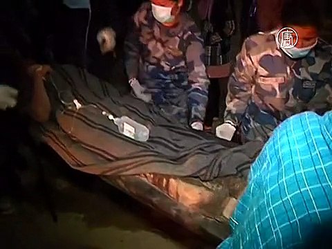 Мужчина выжил, проведя 4 дня под завалами в Катманду