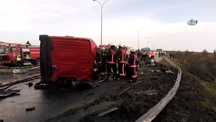 TEM'de feci kaza: 2 ölü! Tüm şeritler trafiğe kapatıldı