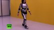 Japón mueve las caderas al ritmo de una mujer-robot