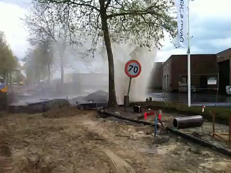Waterfontein door lek in waterleiding