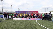 Piqué y Mascherano visitan el I Campus Internacional de la Discapacidad y el Futbol