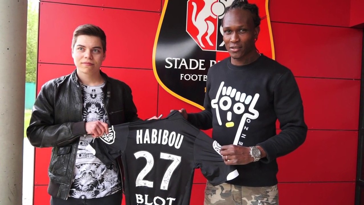 Théodore, gagnant du jeu Facebook, reçoit son maillot !