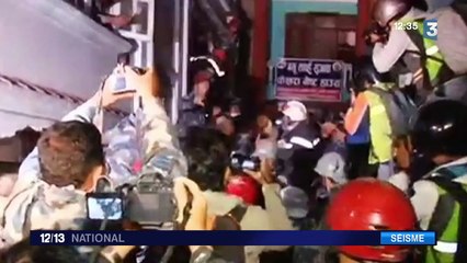 Népal : course contre la montre pour retrouver des survivants